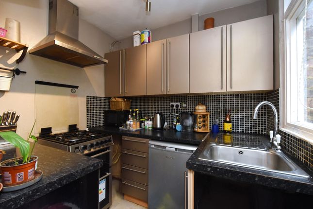 Flat to rent in Eastcombe Avenue, Charlton