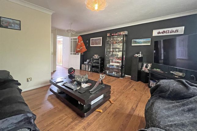 51, Meadowlea, Telford photo 3