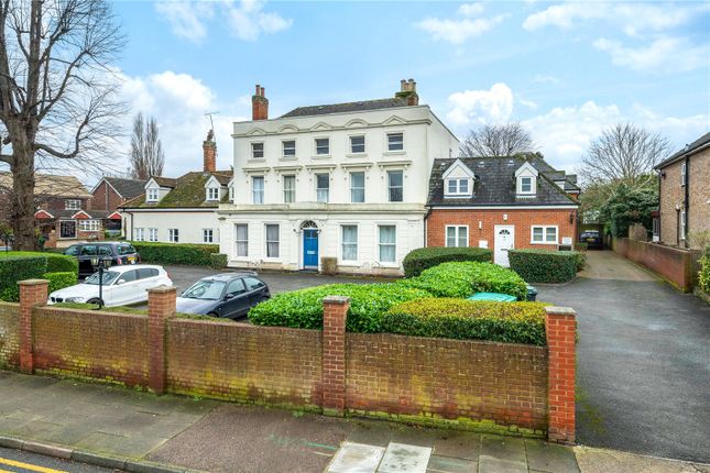 Flat for sale in Dashwood Road, Gravesend, Kent
