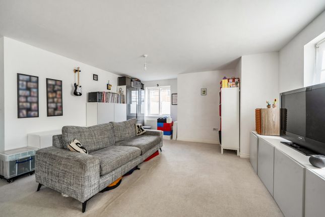 2, Elton Close, Buckinghamshire photo 3