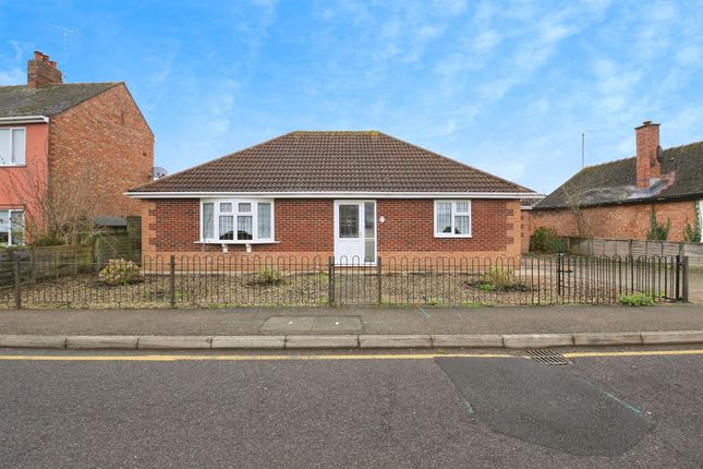 Thumbnail Detached bungalow for sale in Clay Lake, Spalding