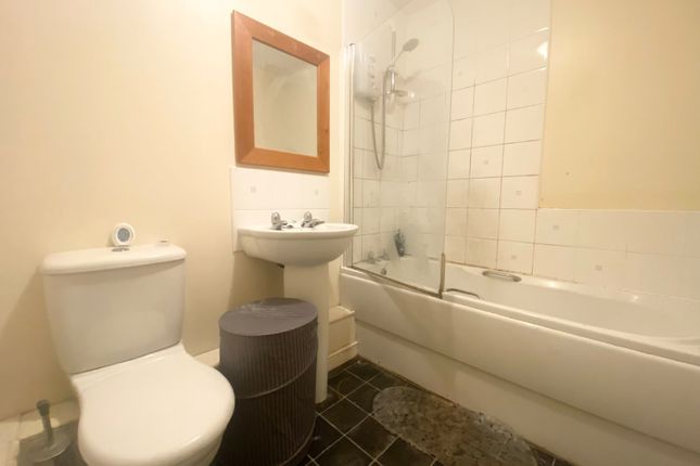 7 Whitehall Croft,, Wortley, Leeds photo 5