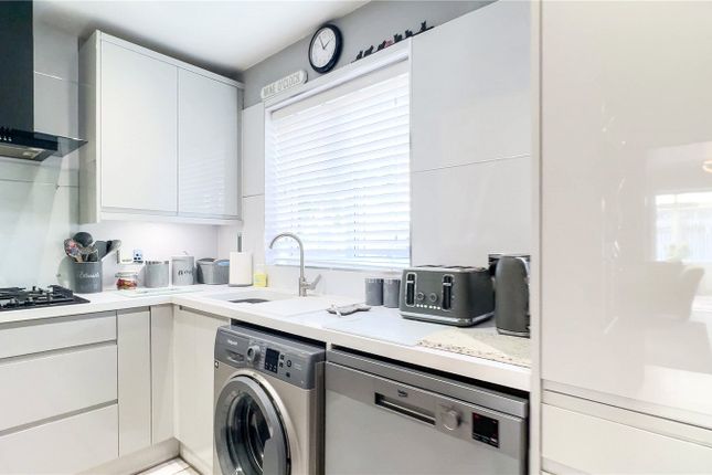 33, Retreat Way, Essex photo 4