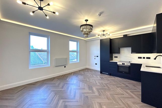 Second Floor Flat, Church Road, London photo 2