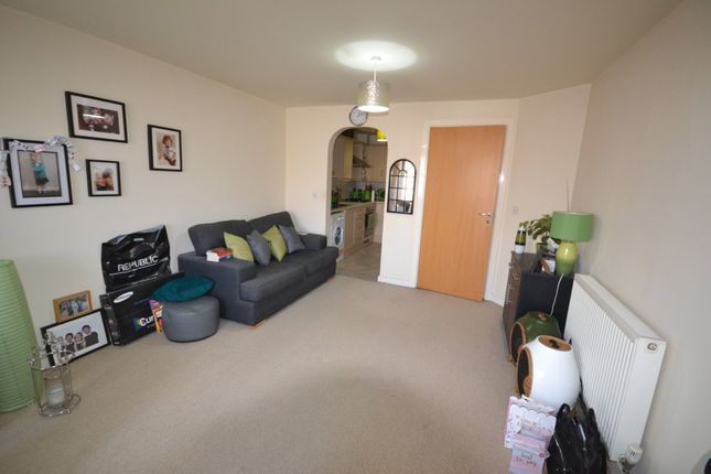 Flat for sale in Montvale Gardens, Leicester
