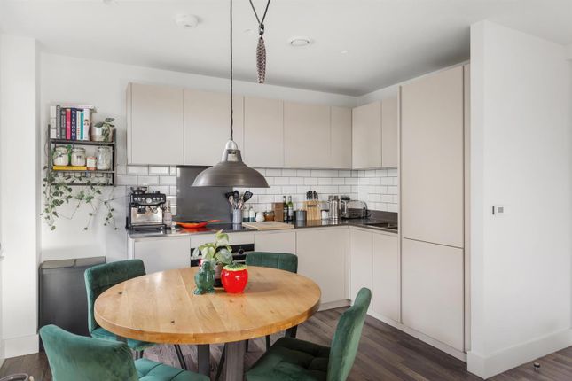 10 Quartz Apartments, Moulding Lane, London photo 3