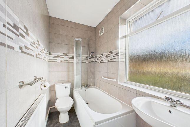 2 Heaton Close, Nottingham photo 4