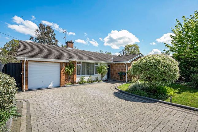 Thumbnail Bungalow for sale in Lang Close, Fetcham, Leatherhead