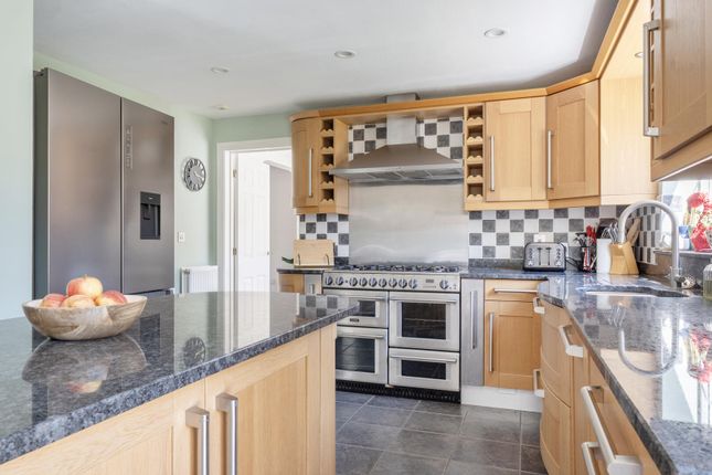 12, Castell Close, Trowbridge photo 4