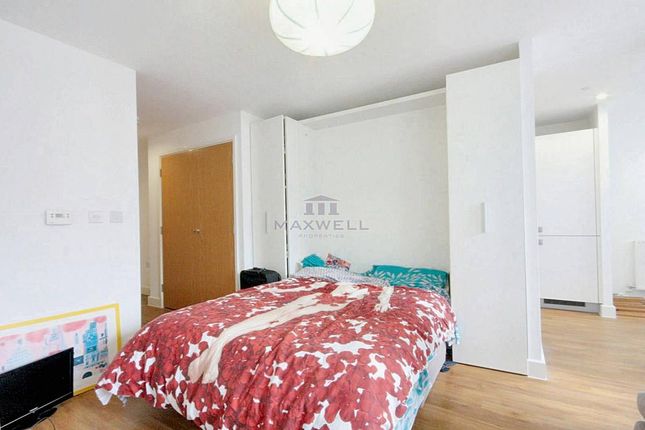 Large Studio Apartment With Balcony To Rent In Lewisham, Se13Large Studio Apartment With Balcony To 