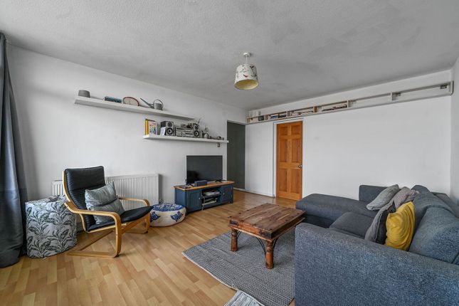 Flat 905, Landmark Heights, London photo 3