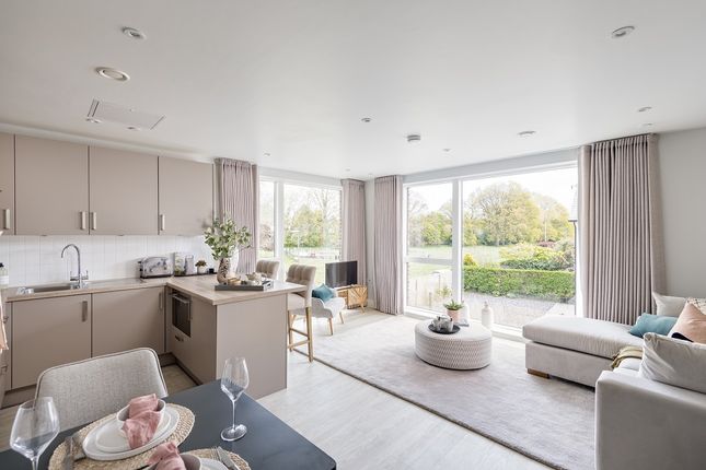 Thumbnail Flat for sale in 73 Horsell Moor, Woking