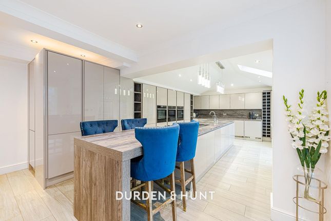 2 Gainsborough Place, Chigwell photo 4