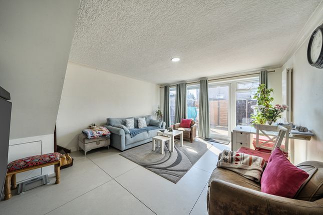 Flat 49, Winkley Court, Eastcote Lane, Harrow photo 2