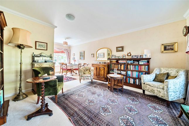 1, Priestland Gardens, Castle Village, Hertfordshire photo 2