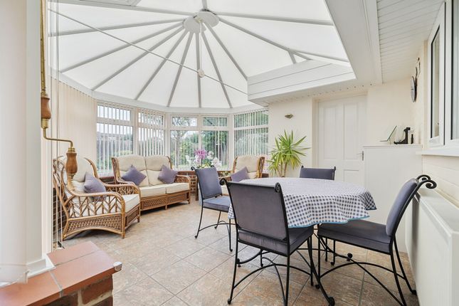 6 Ormesby Crescent, Bognor Regis photo 3