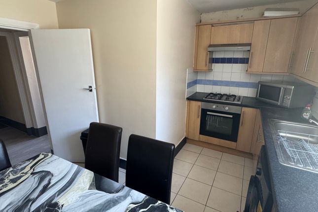 Room 2, BROMLEY photo 4