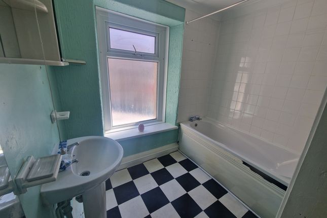 15a, Well Street, Porthcawl photo 4