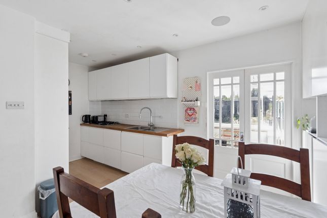 35, Barton Way, Rickmansworth photo 4