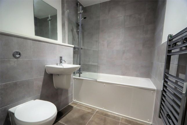 Flat to rent in Furness Quay, Salford, Greater Manchester