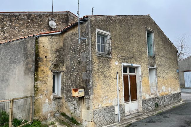 Thumbnail Property for sale in Voissay, Poitou-Charentes, 17400, France
