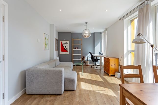 Duplex to rent in Olympian Way, North Greenwich