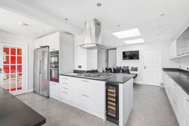 141, Oaklands Avenue, Watford photo 2