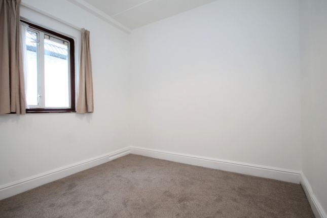 Flat to rent in The Drive, Golders Green