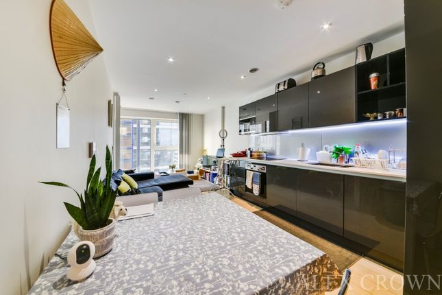 Apartment 1001, Cassia Point, 2 Glasshouse Gardens, London photo 2