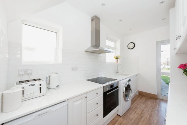 46, Dene Avenue, Hounslow photo 3