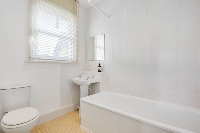 Maisonette to rent in Ifield Road, London
