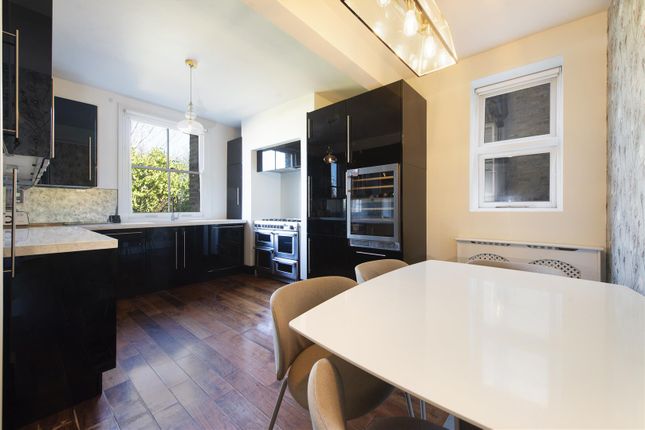 Flat 3, St Elmo Mansions, Gondar Gardens, London photo 2