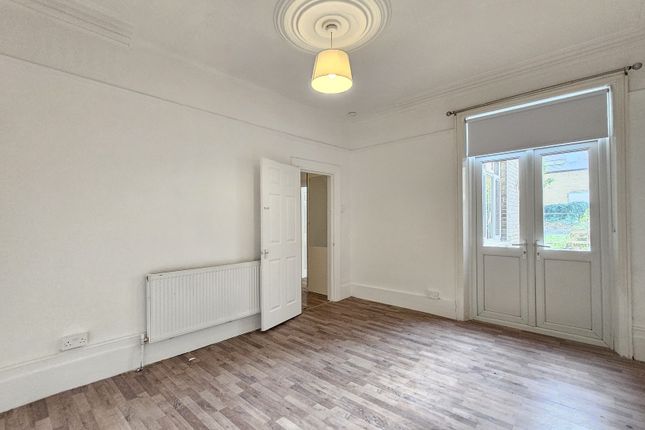 Ferme Park Road, London - Crouch End  photo 5