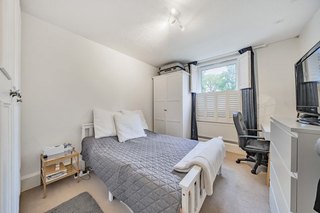 17, Manningtree Close, London photo 4