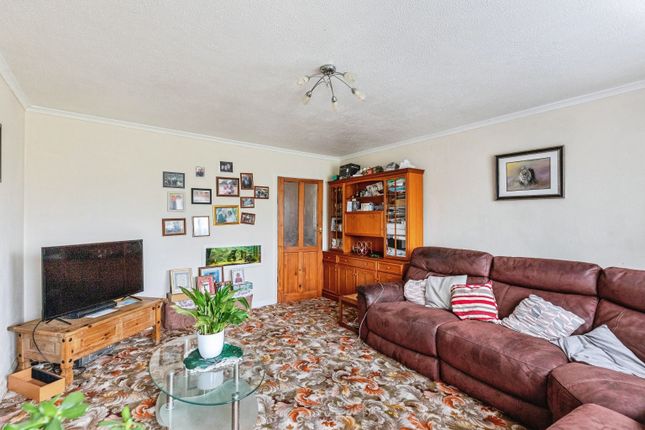 28, Valley Rise, Desborough photo 4