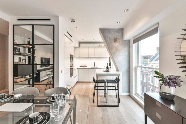 Flat to rent in Essex Street, West End, London