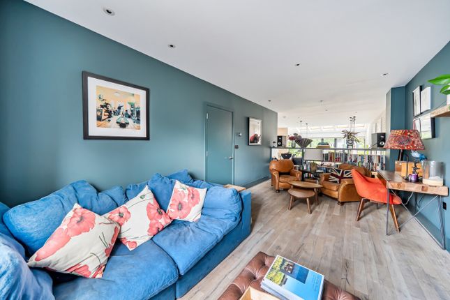 2, Potters Court 1A,, Blake Road, London photo 4