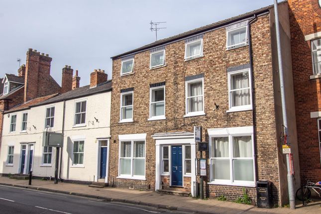 Thumbnail Flat to rent in Gillygate, York