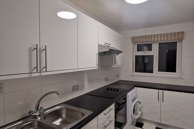 Beeton Close, Pinner photo 2