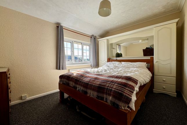 71, Worthing photo 4