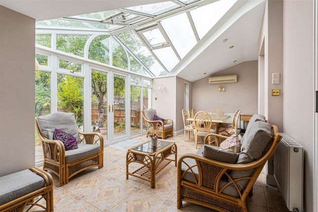 203, Whitton Avenue East, Greenford photo 2