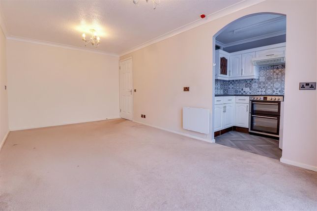4, Kingswell, 65, Imperial Avenue, Westcliff-on-Sea photo 3