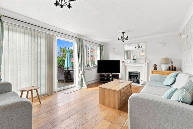 5, Elmhurst Avenue Benfleet, Benfleet photo 2