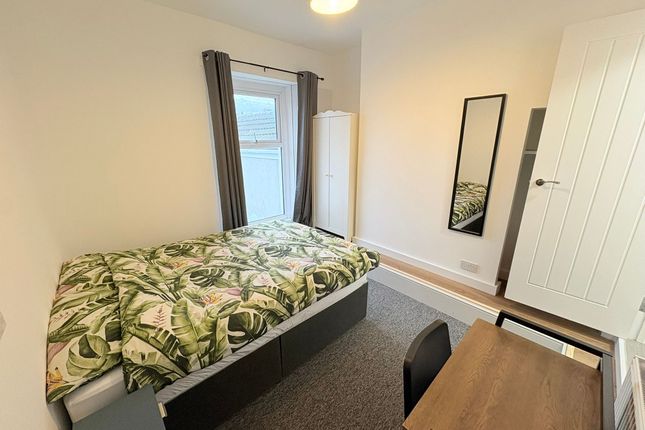 36 Waterloo Place, Swansea photo 3