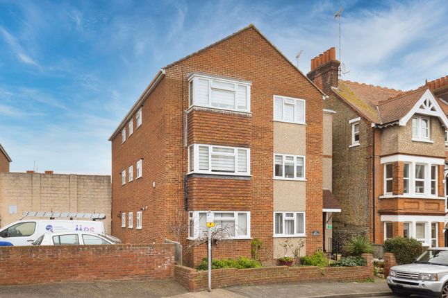 1-bed flat on Surrey House, 3,17, Wrotham Road, Kent, £170,000