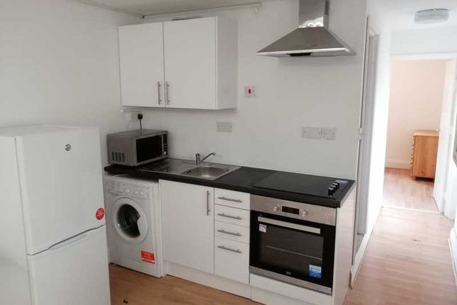 Flat to rent in Salisbury Road, Cathays, Cardiff