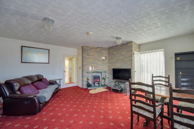 11, Attwood Crescent, Coventry photo 4