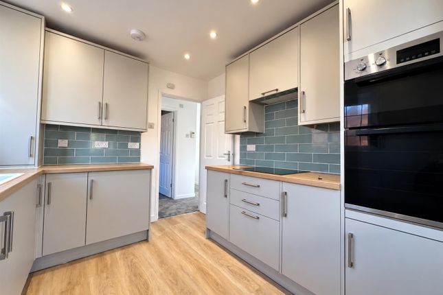246, Highlands Road, Fareham photo 3
