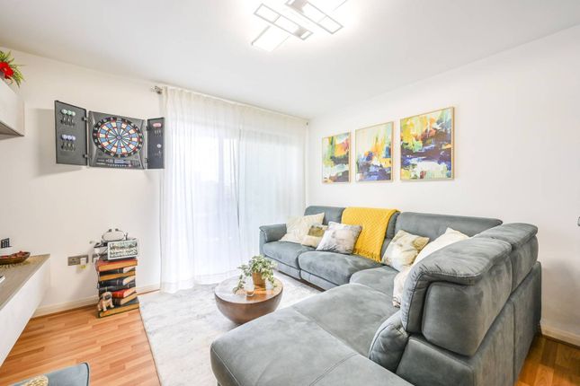 Flat for sale in Newport Avenue, Canary Wharf, London