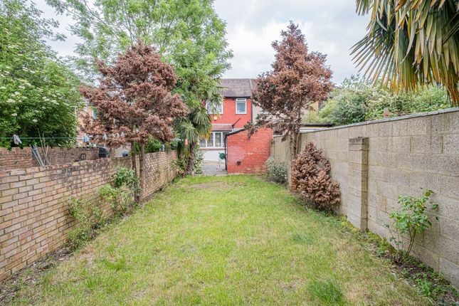 133 Lansbury Drive, Hayes photo 4